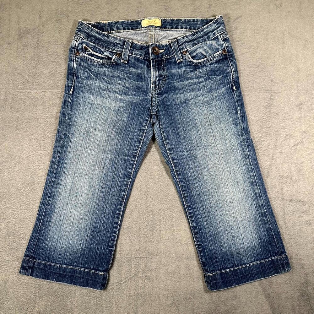 BKE Buckle Capri Jeans Womens 26 Blue Denim Medium Wash Cropped Whiskering Y2K